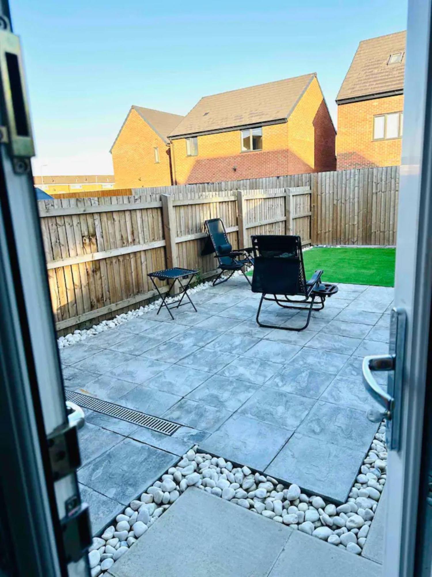 Stunning Private Room In A Home - Bathroom & Parking! Salford  Exterior foto
